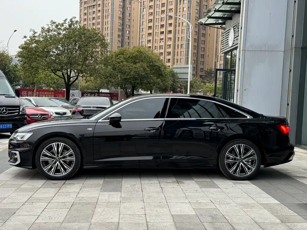 Audi A6L 2024 — фото 4