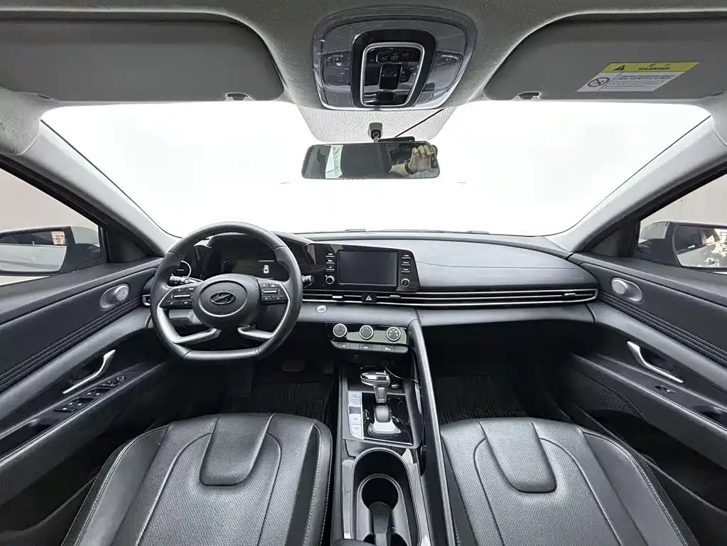 Hyundai Elantra 2023