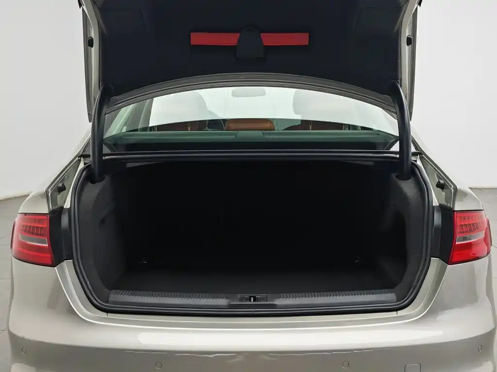 Audi A4L 2015 — фото 16