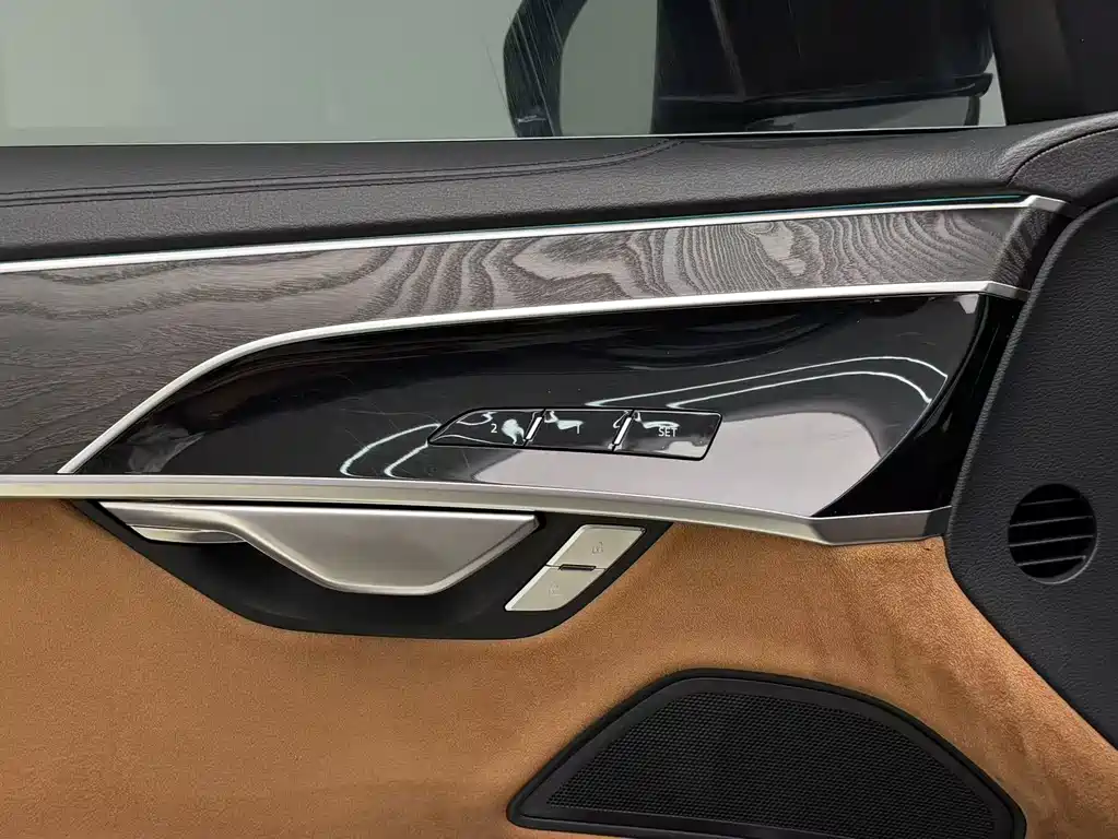Audi A8 2023 — фото 12
