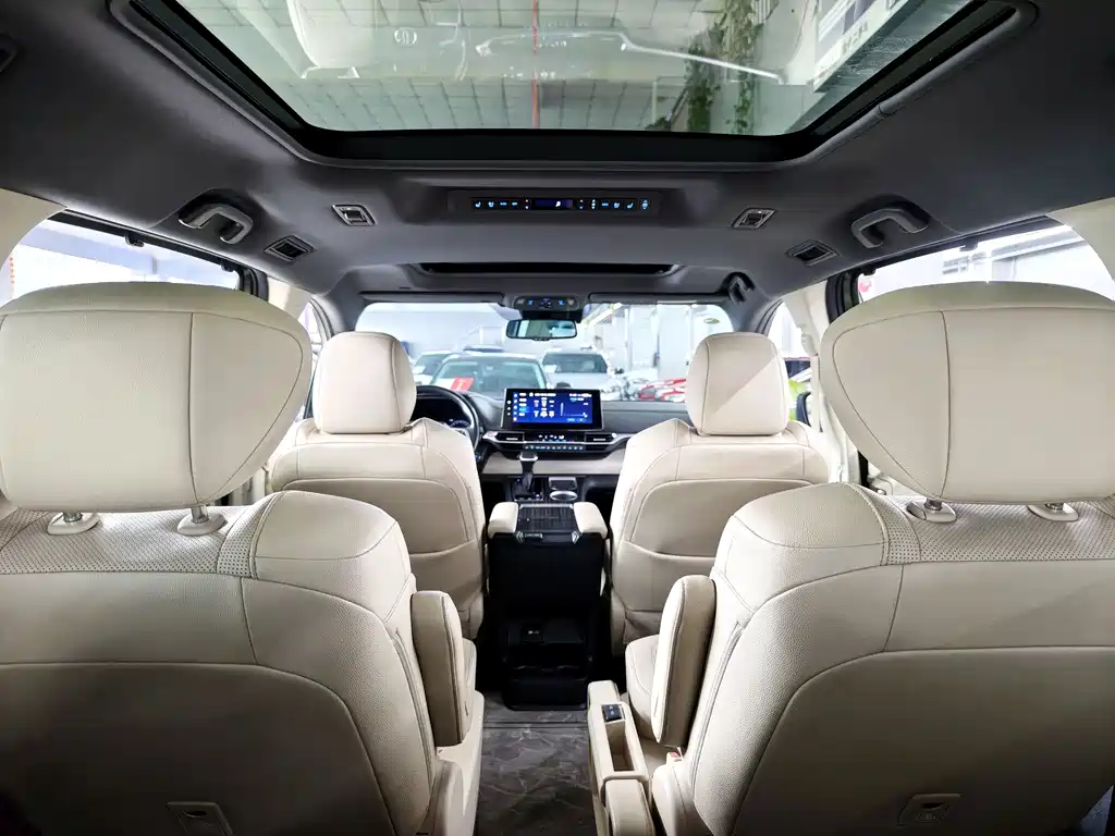 Toyota Sienna 2022 — фото 10