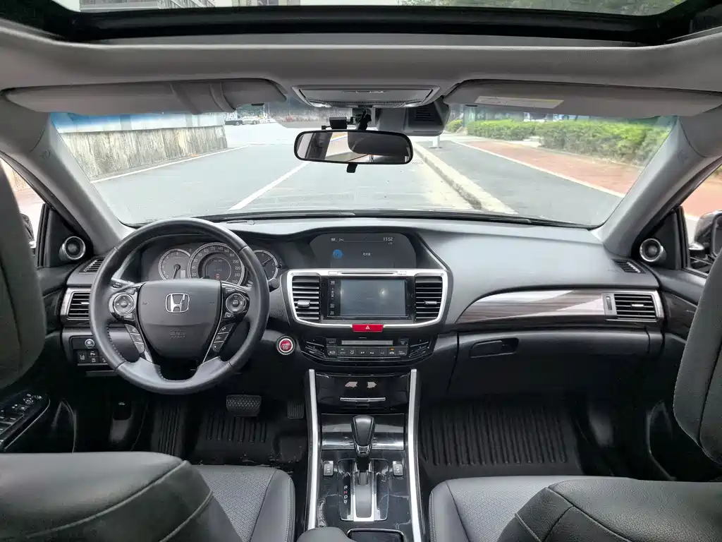 Honda Accord 2016 — фото 19
