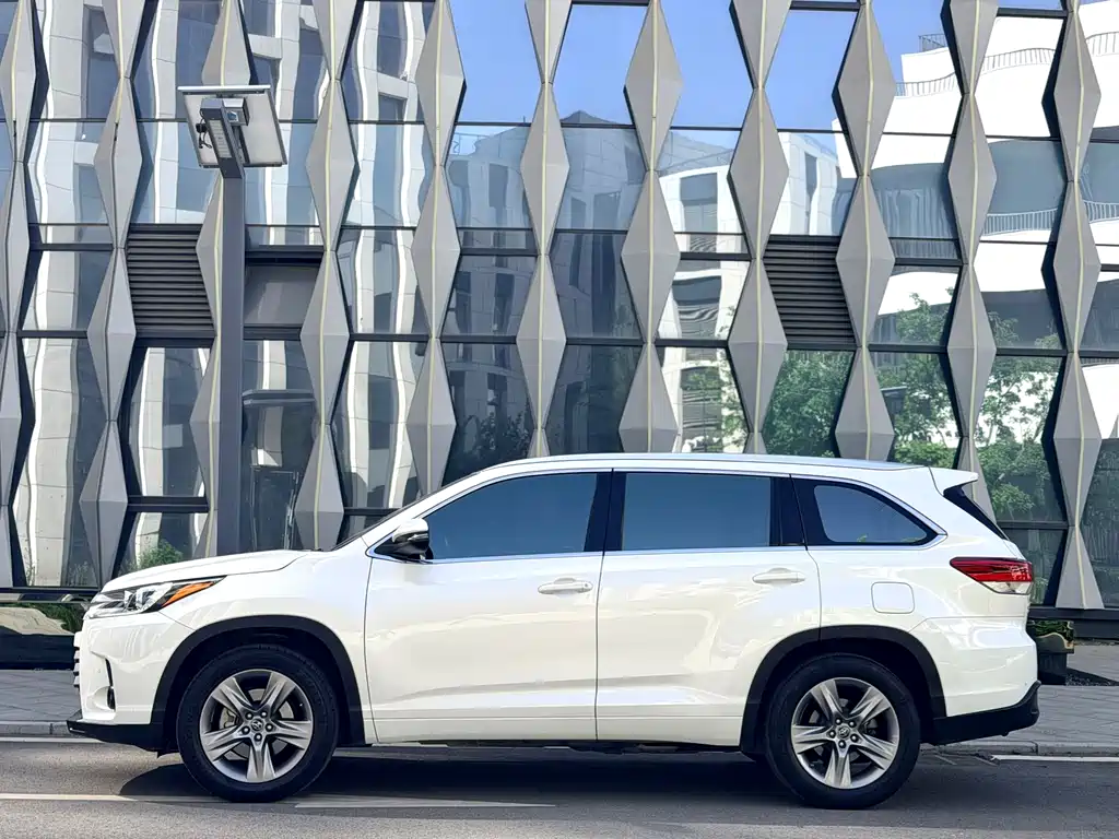 Toyota Highlander 2018 — фото 3