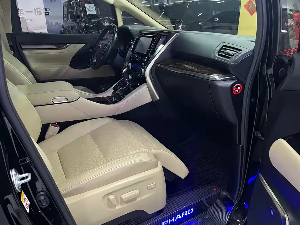 Toyota Alphard 2020 — фото 8