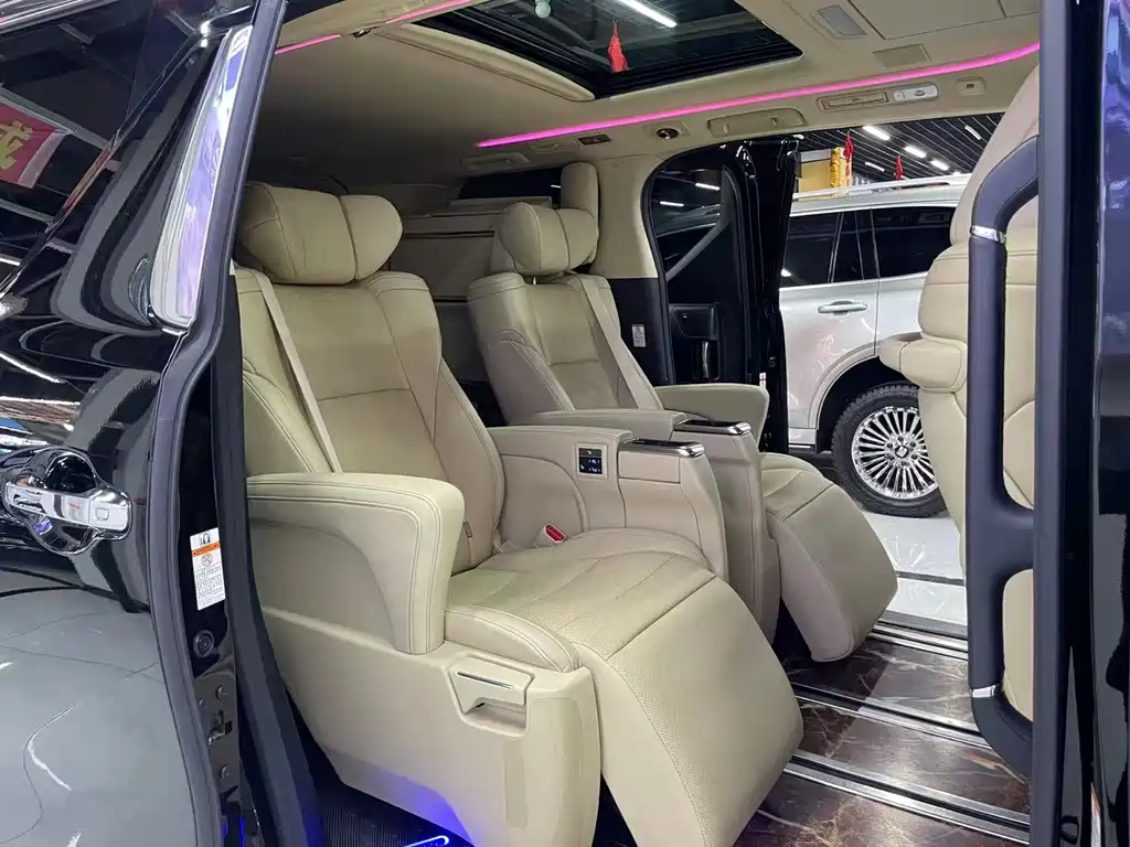 Toyota Alphard 2020 — фото 10