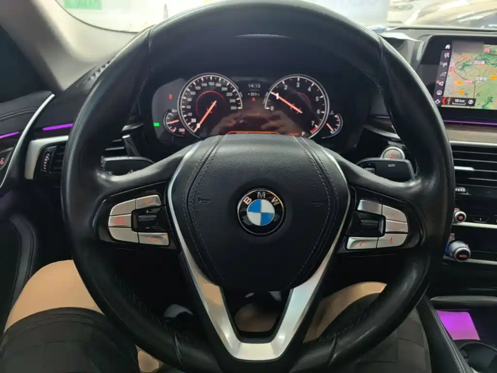 BMW 5 Series 2018 — фото 11