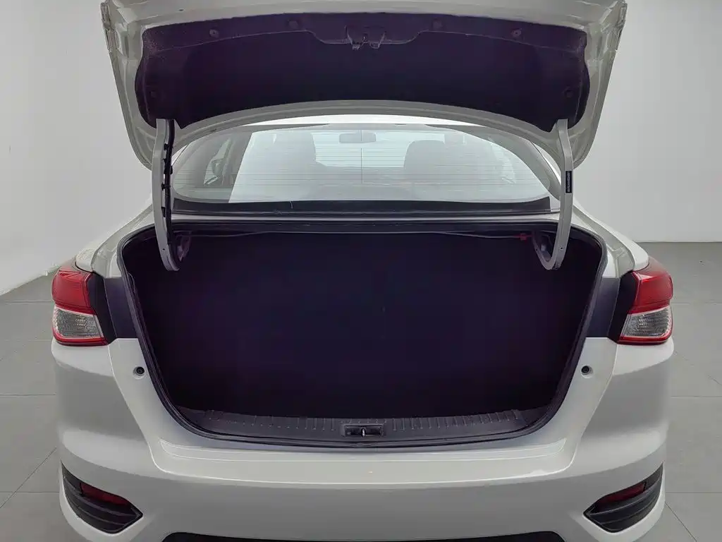 Nissan Bluebird 2020 — фото 16