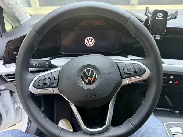 Volkswagen Golf 2023