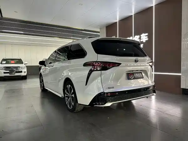 Toyota Granvia 2023