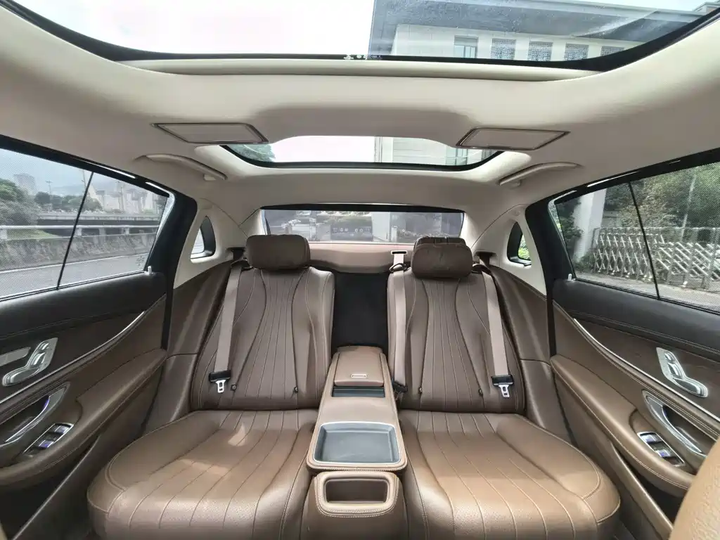Mercedes-Benz E-Class 2021 — фото 12