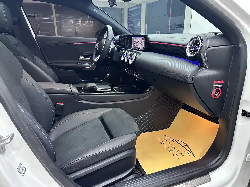 Mercedes-Benz A-Class 2023 — фото 14
