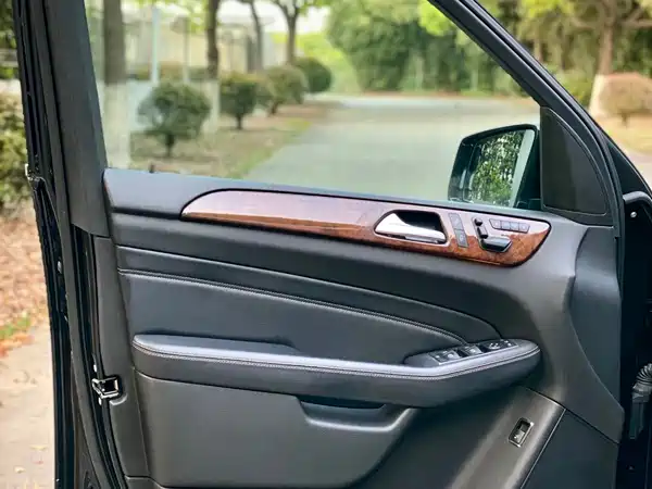 Mercedes-Benz M-Class 2012