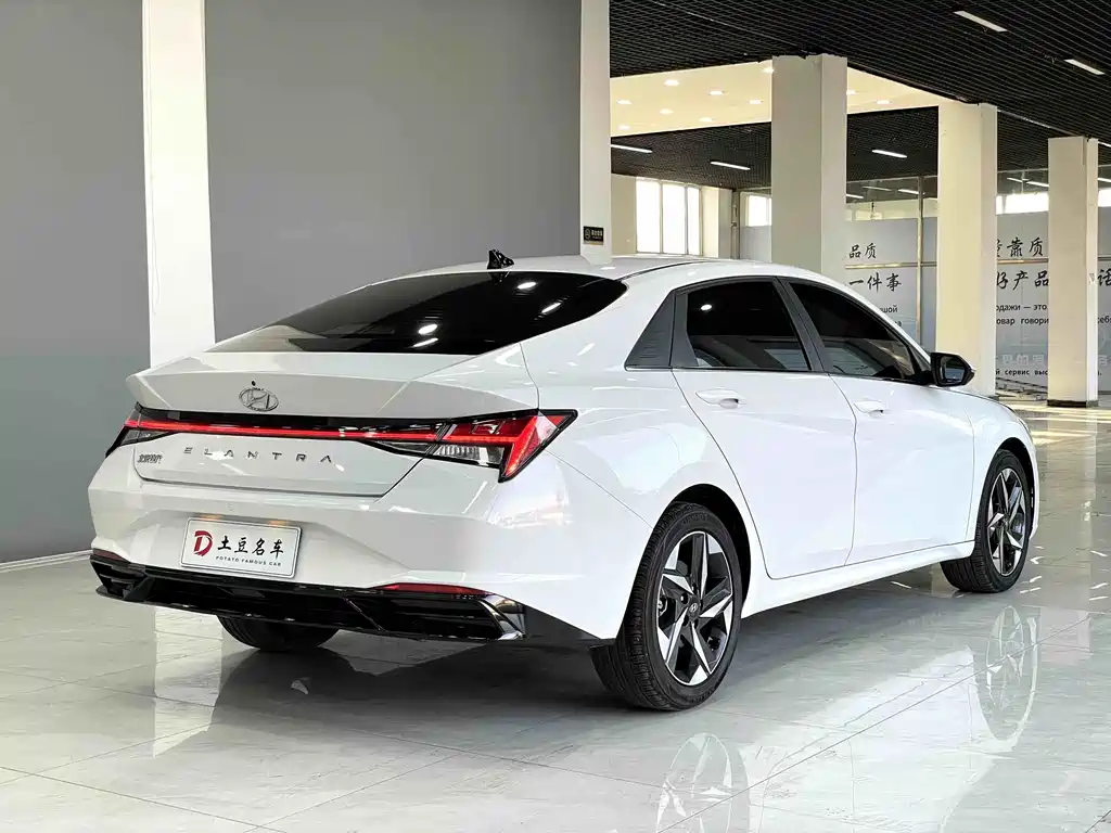 Hyundai Elantra 2022
