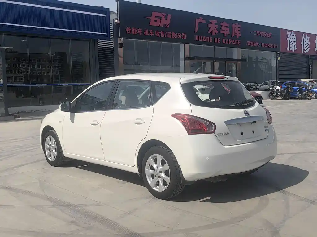 Nissan Tiida 2015 — фото 18