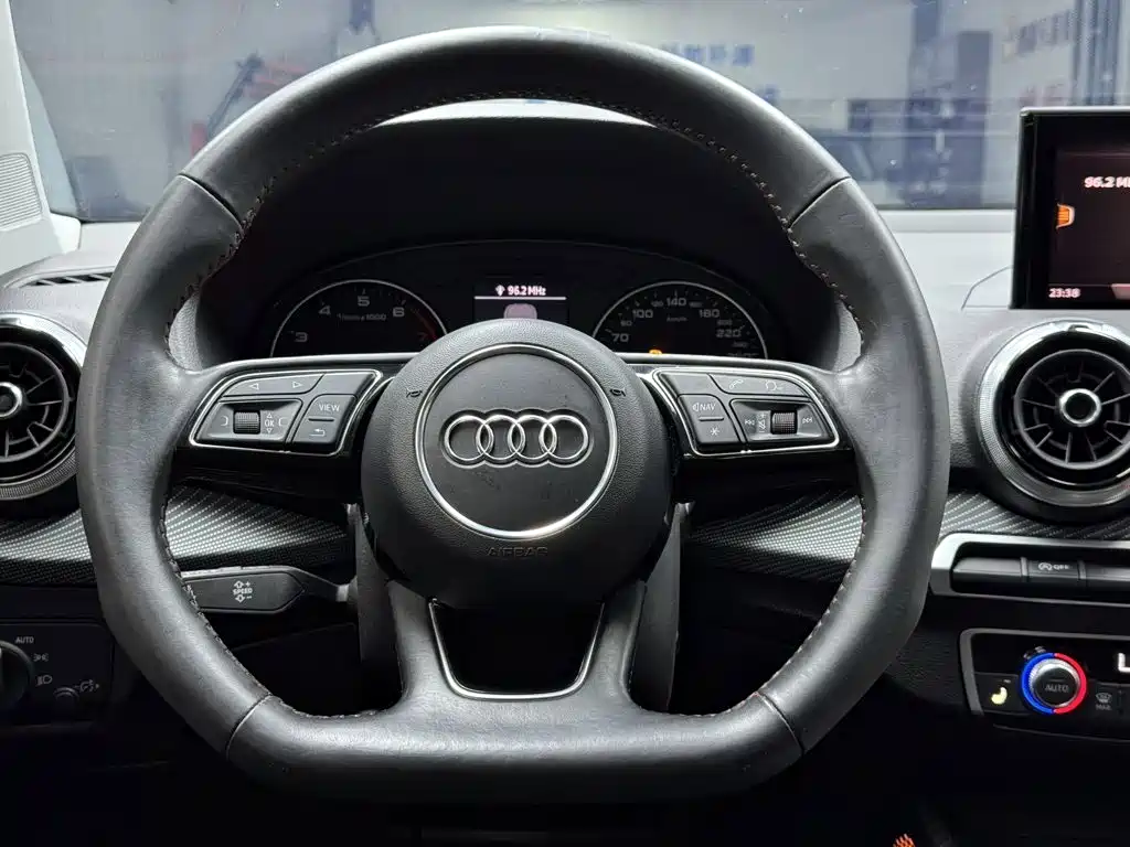 Audi Q2L 2022 — фото 8