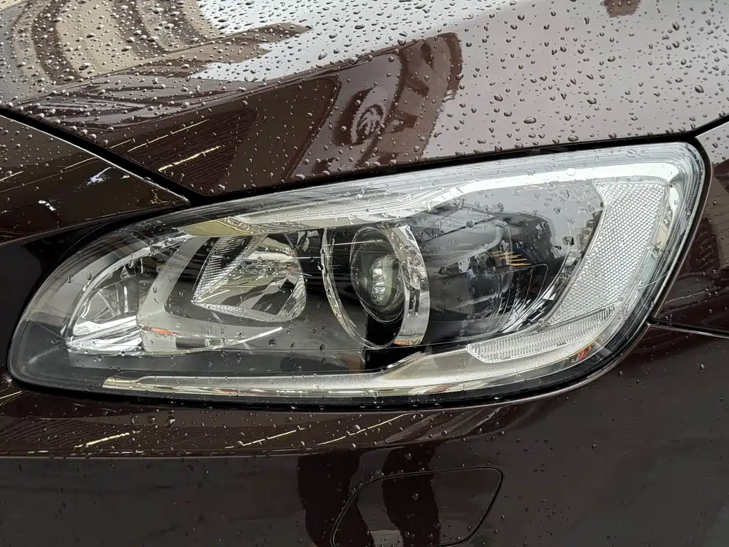 Volvo S60 2017 — фото 18