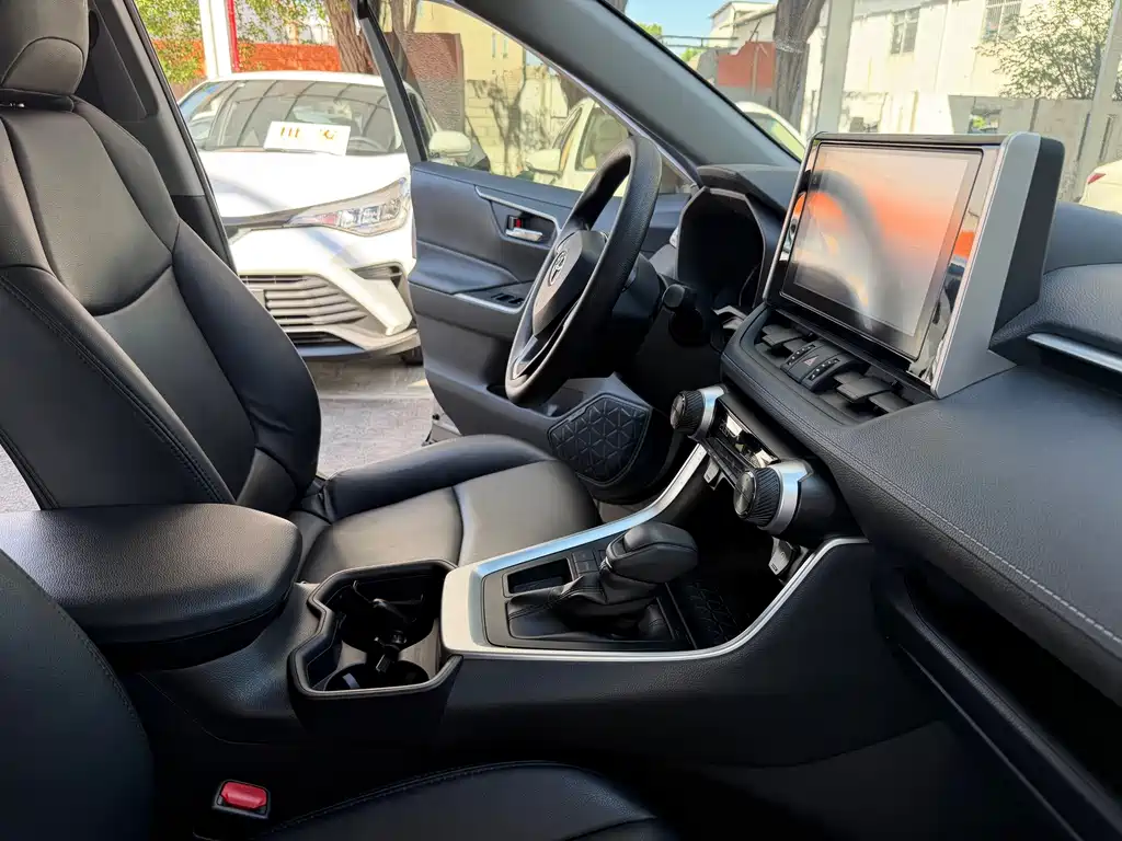 Toyota RAV4 2020 — фото 10