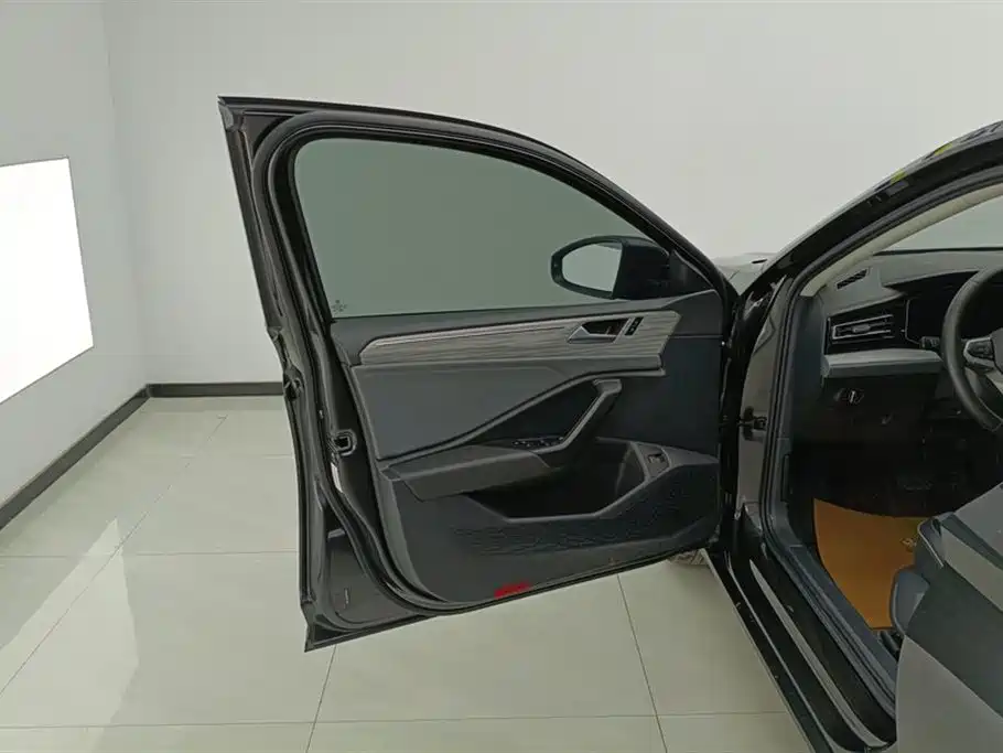 Volkswagen Sagitar 2023