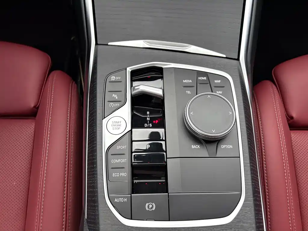 BMW 3 Series 2025 — фото 15
