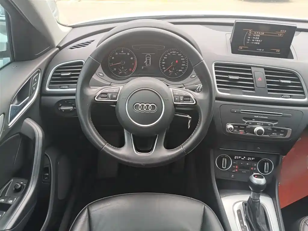 Audi Q3 2019 — фото 11