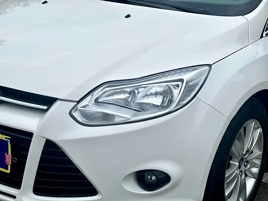 Ford Focus 2014 — фото 15