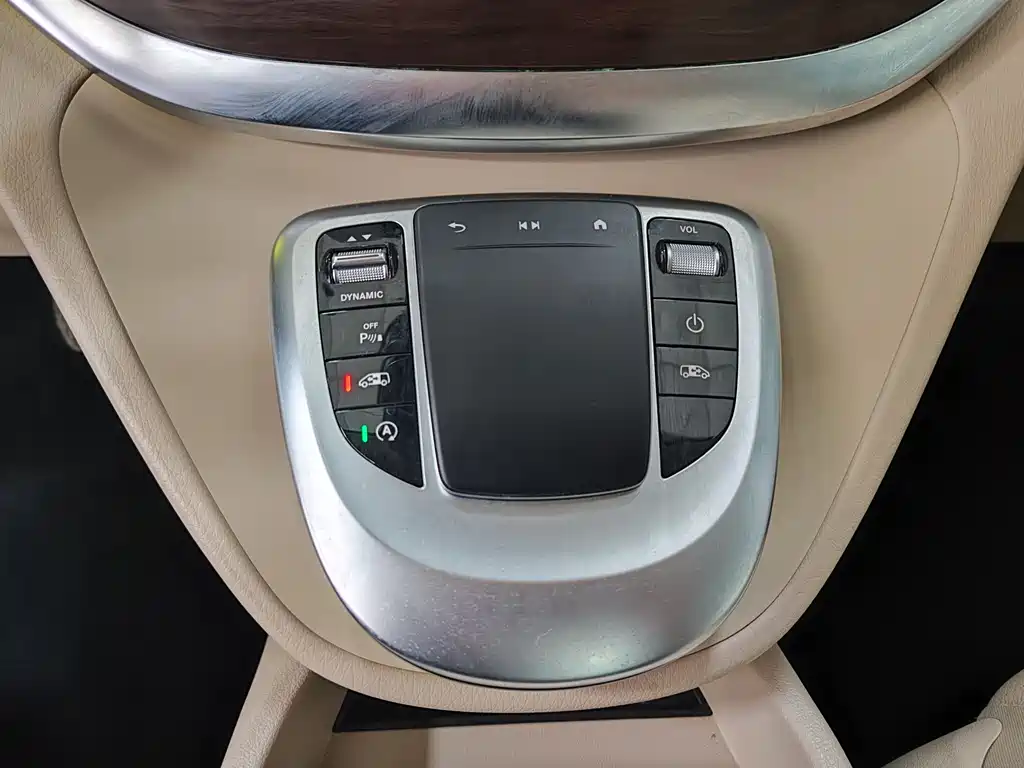Mercedes-Benz V-Class 2020 — фото 16