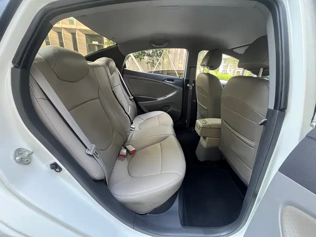 Hyundai Verna 2017 — фото 29