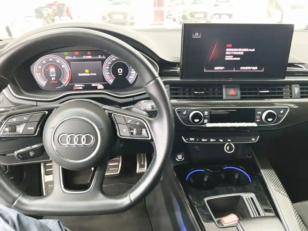 Audi A4L 2023 — фото 10