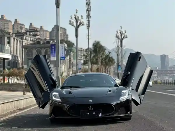 Maserati MC20 2022