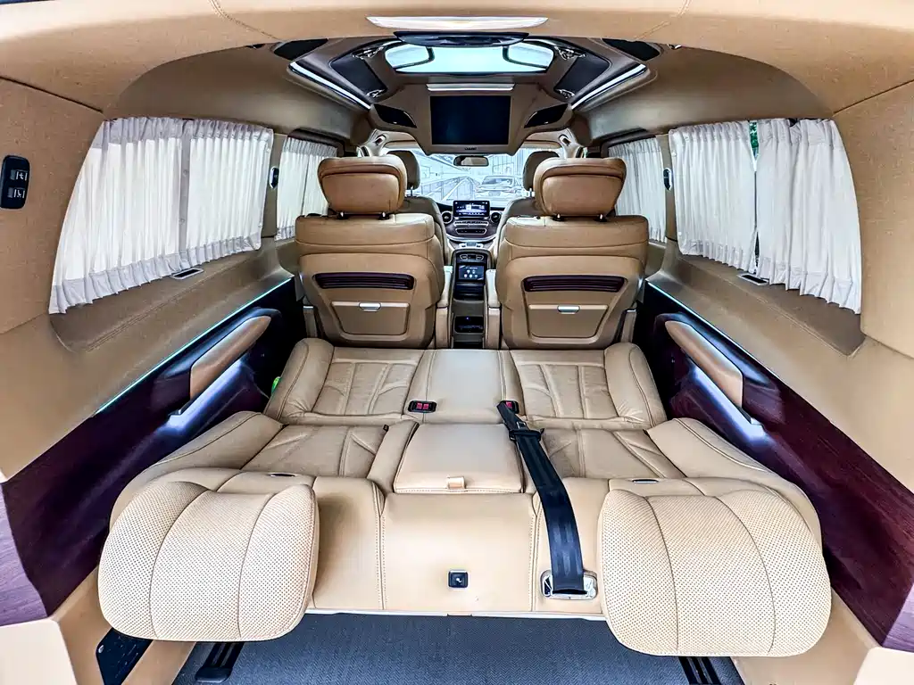 Mercedes-Benz V-Class 2022 — фото 33