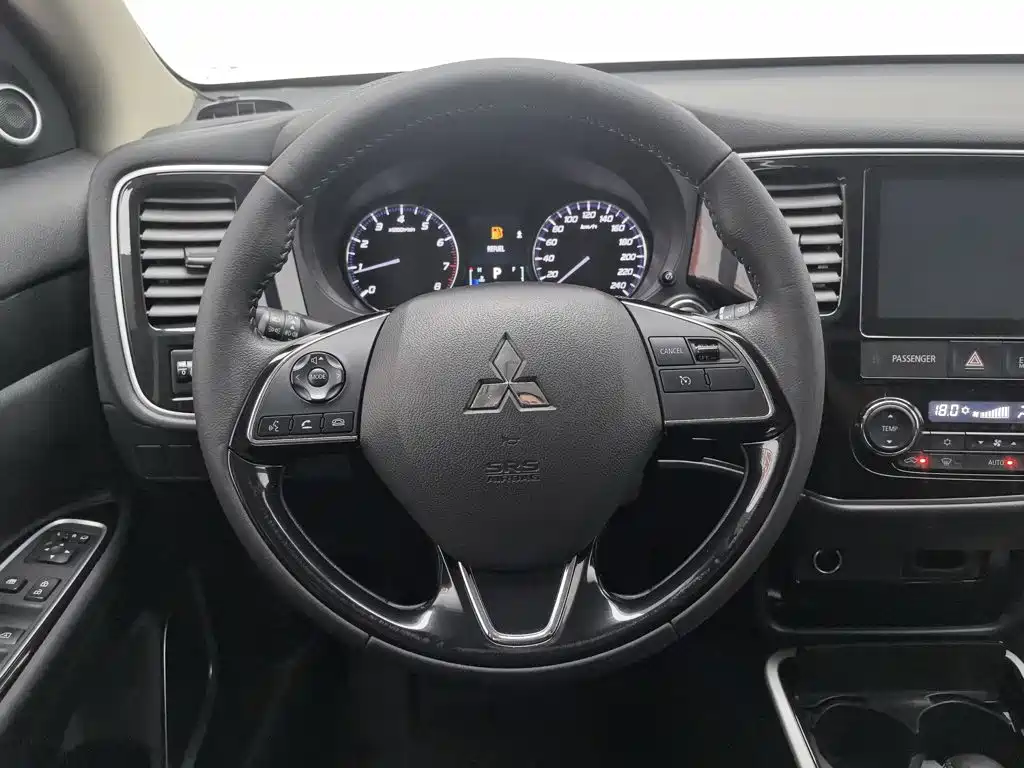 Mitsubishi Outlander 2019 — фото 11