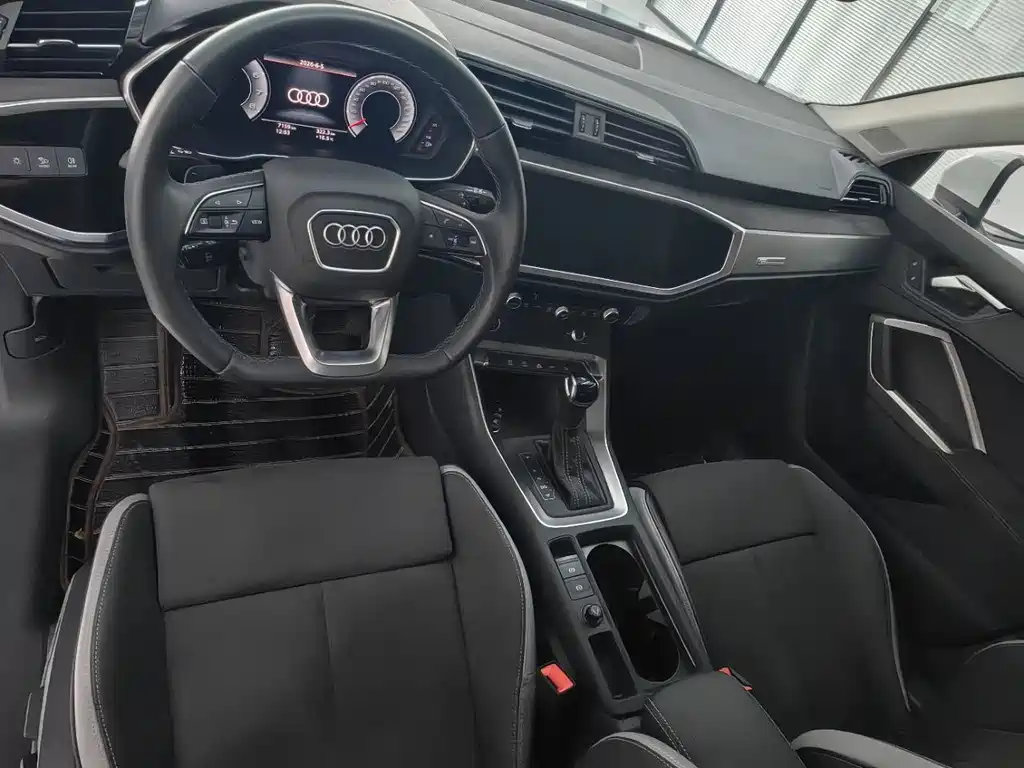 Audi Q3 2023 — фото 7