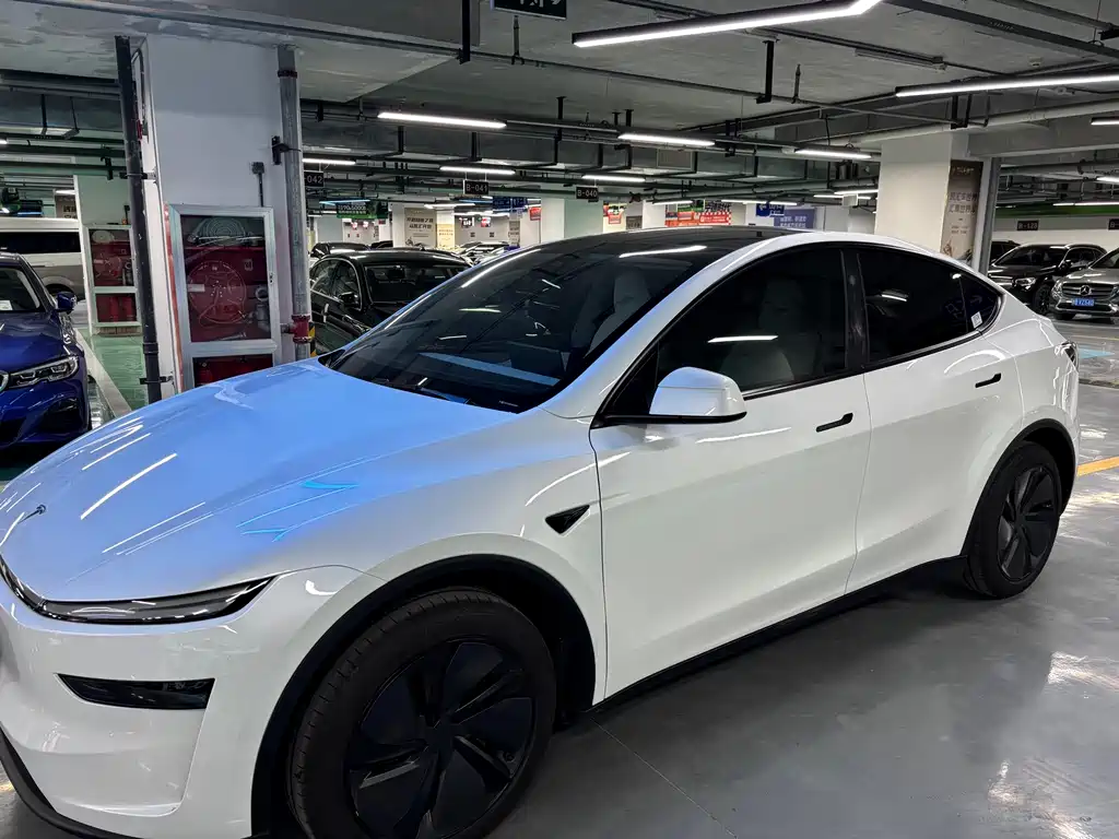 Tesla Model Y 2025 — фото 16