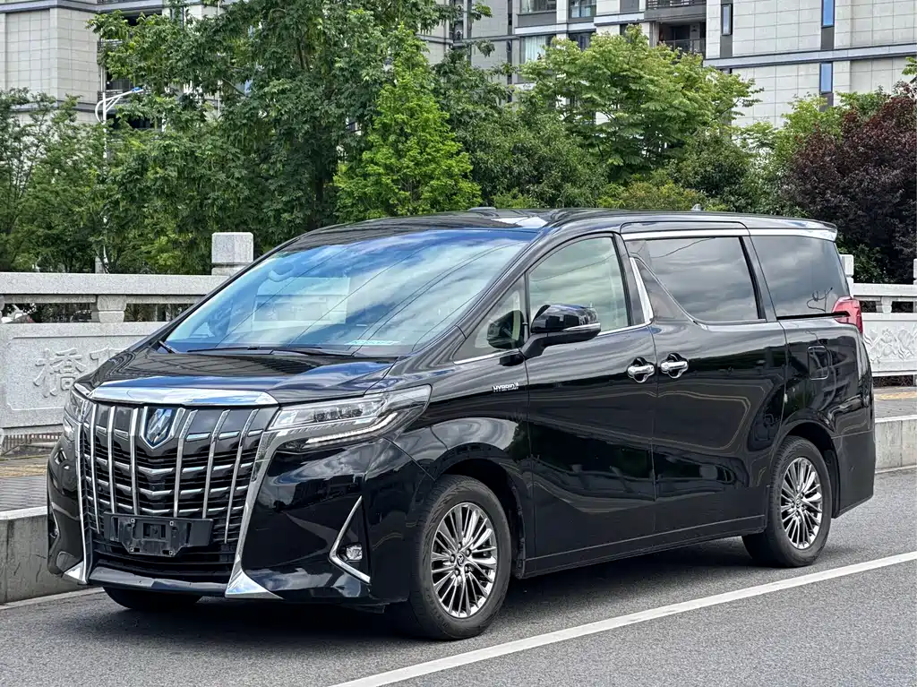 Toyota Alphard 2022 — фото 1