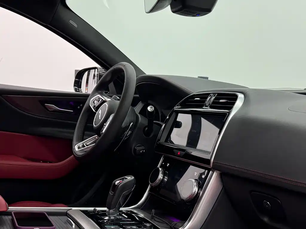 Jaguar XEL 2023 — фото 11