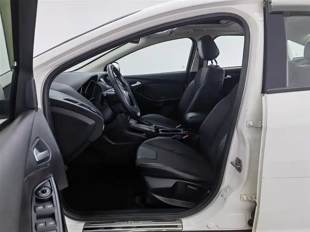 Ford Focus 2013 — фото 10