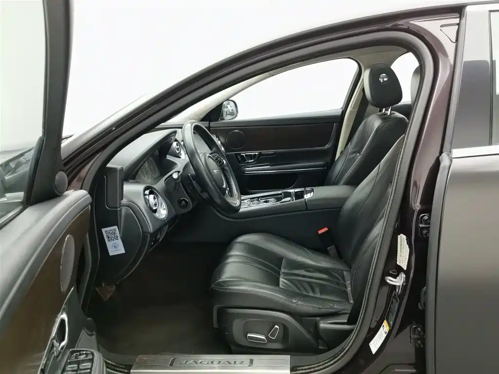Jaguar XJ 2014 — фото 10
