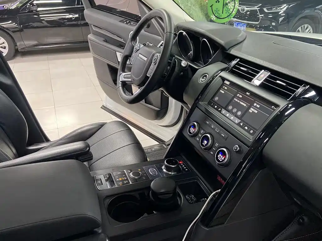 Land Rover Discovery 2018 — фото 17