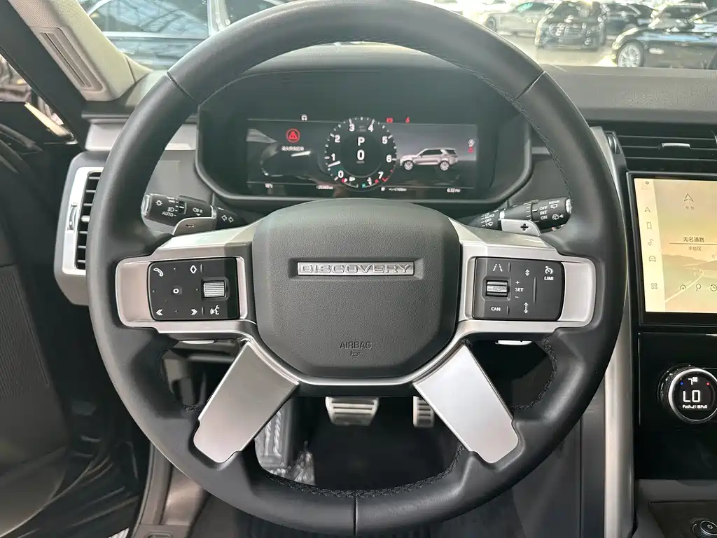 Land Rover Discovery 2023 — фото 12