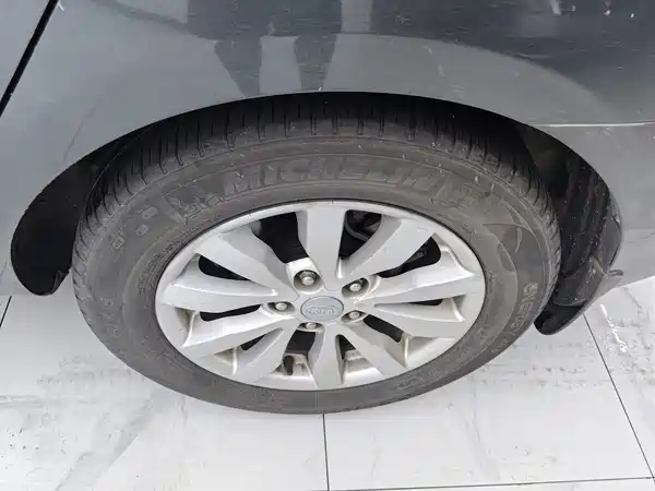 Kia Jiale 2012