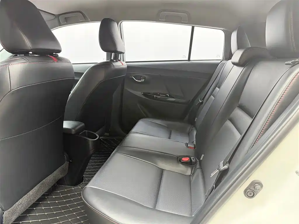 Toyota Yaris L 2022 — фото 10