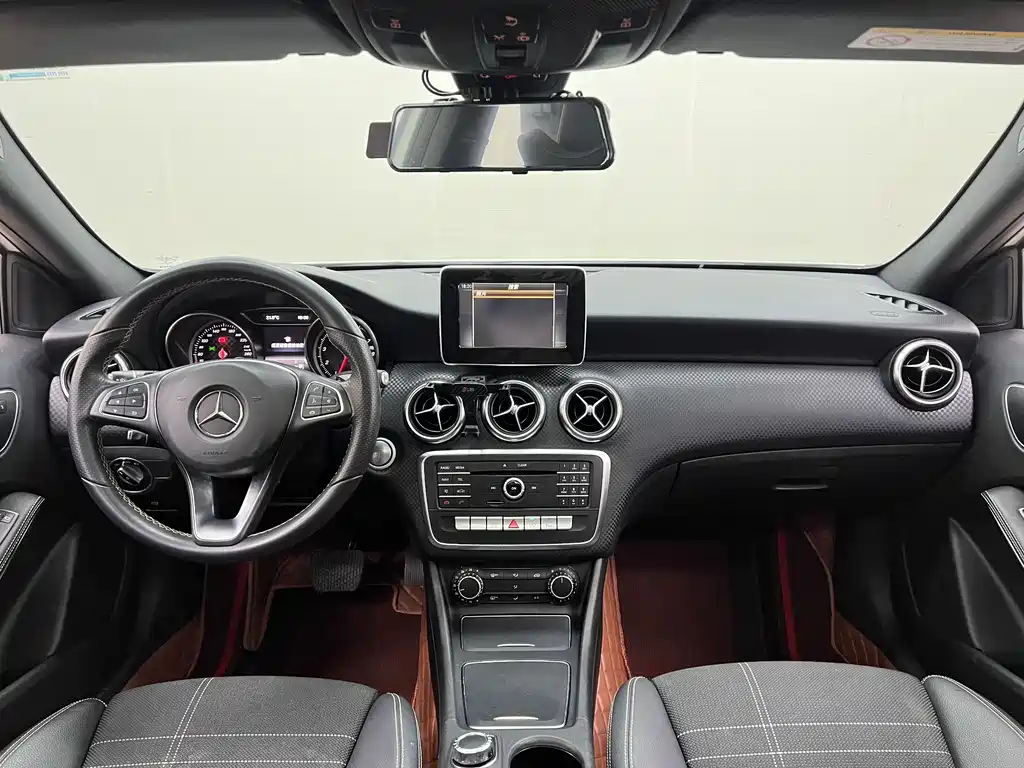 Mercedes-Benz A-Class 2017 — фото 19