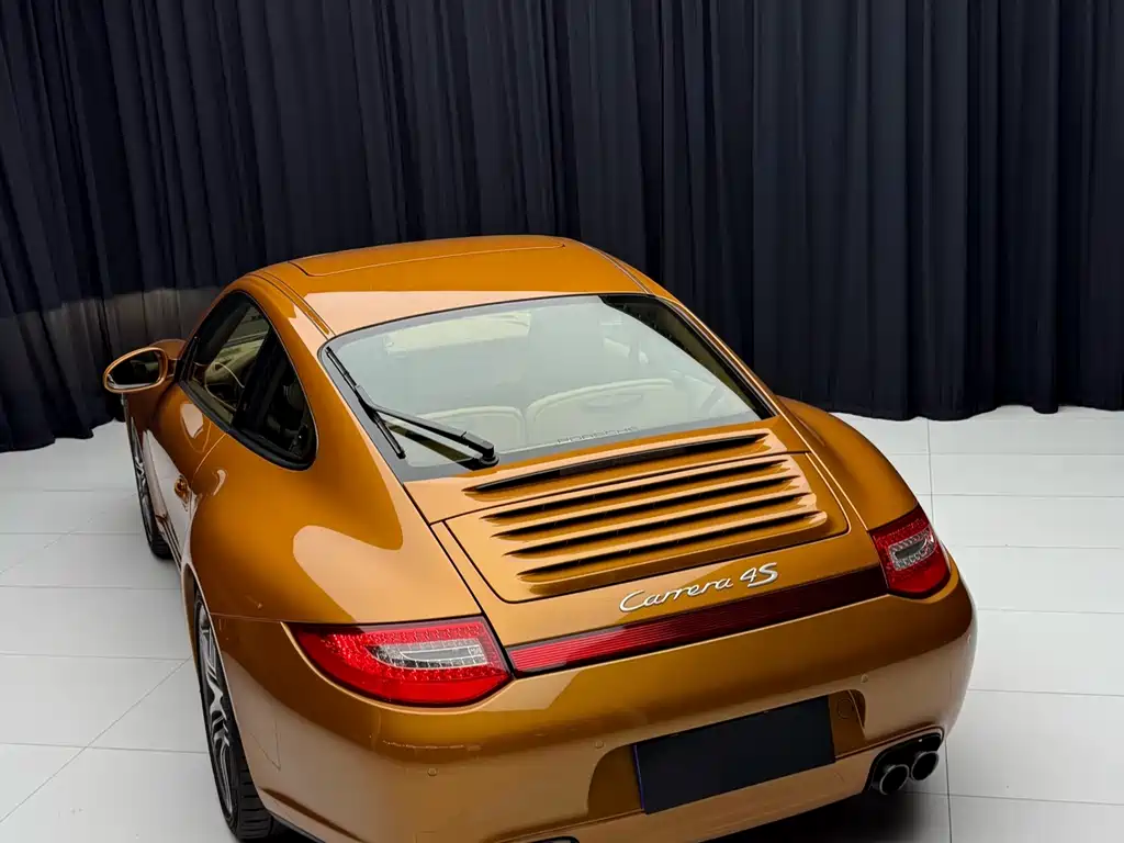 Porsche 911 2010 — фото 12