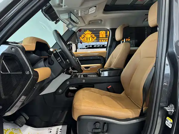 Land Rover Defender 2023