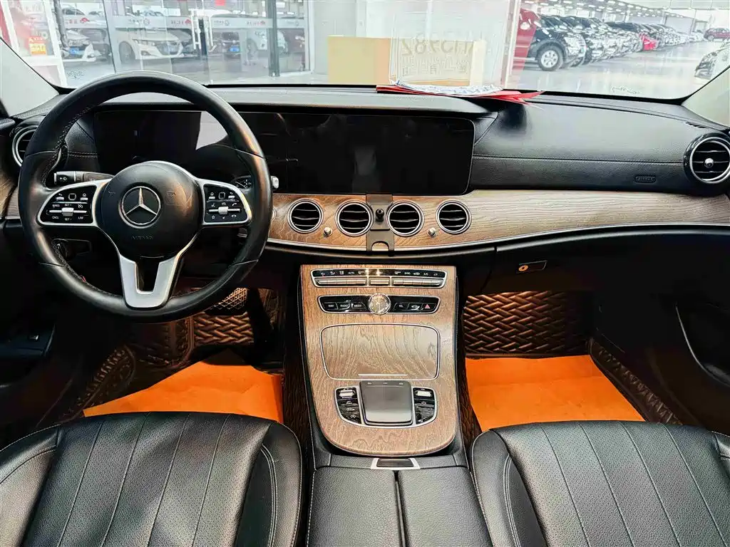 Mercedes-Benz E-Class 2019 — фото 21