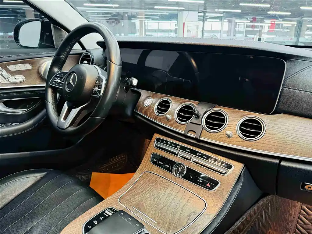 Mercedes-Benz E-Class 2019 — фото 24