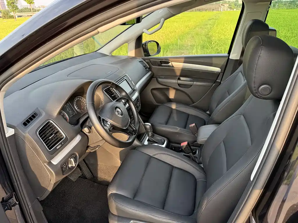 Volkswagen Sharan 2017 — фото 12