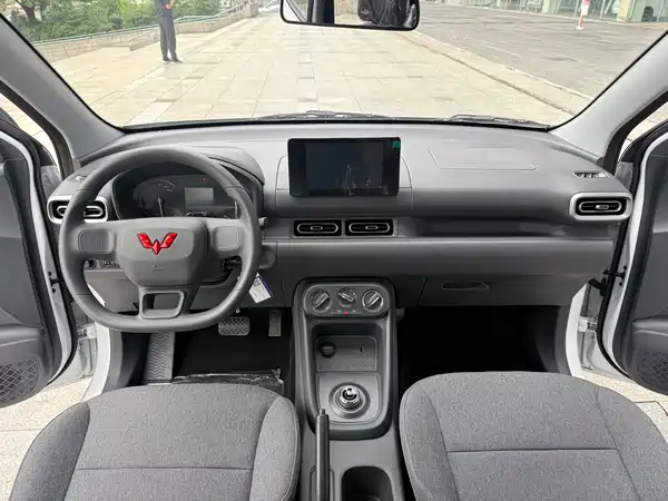 Wuling Hongguang New Energy 2025