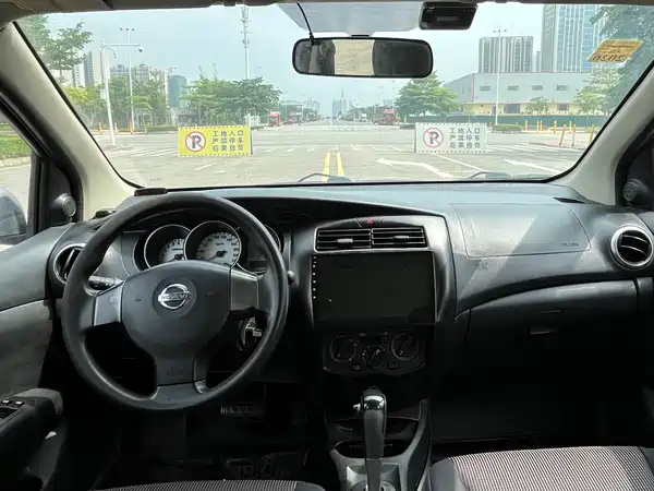 Nissan Livina 2010