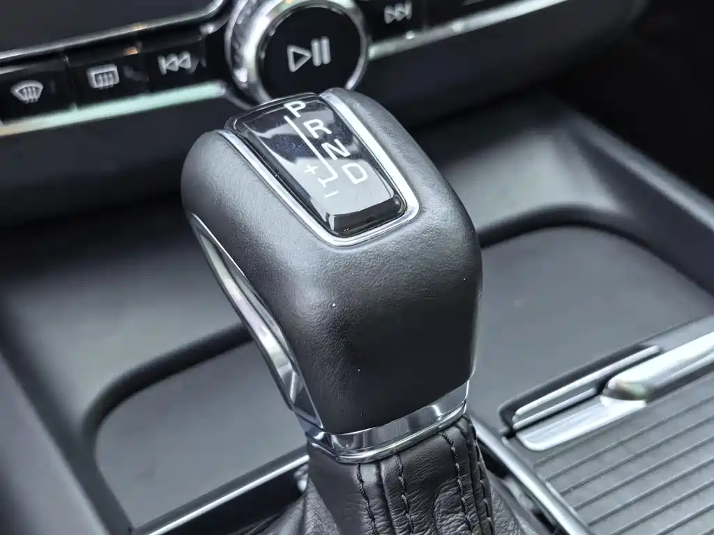 Volvo XC60 2018 — фото 16